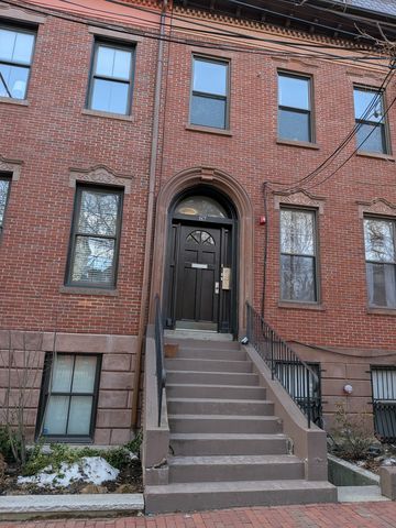 87 3rd St #3, Cambridge, MA 02141
