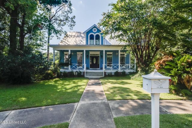 1066 Conley Cir, Ocean Springs, MS 39564