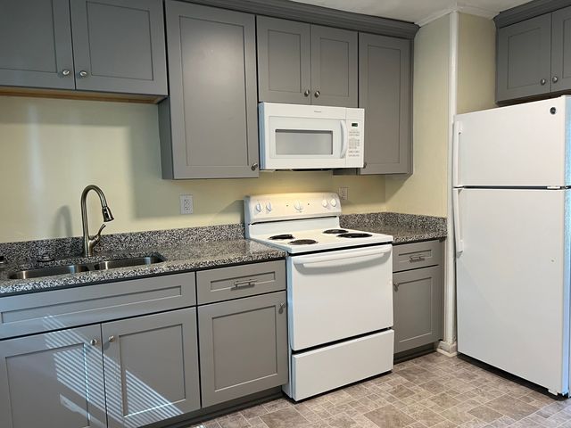 49 Carver Cir, Portsmouth, VA 23701