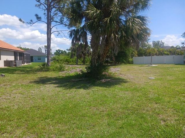 148 Green Pine Park #32, Rotonda West, FL 33947