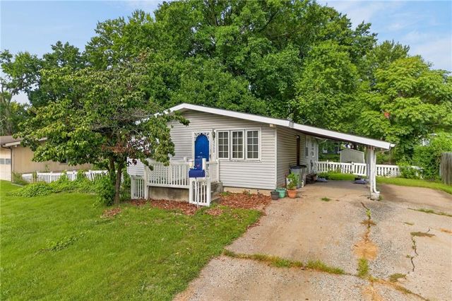 5902 N  Garfield Ave, Kansas City, MO 64118