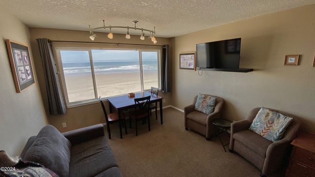 145 NW Inlet Ave #327, Lincoln City, OR 97367
