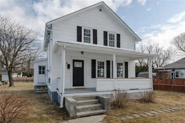 8 Lenox Ave, West Warwick, RI 02893