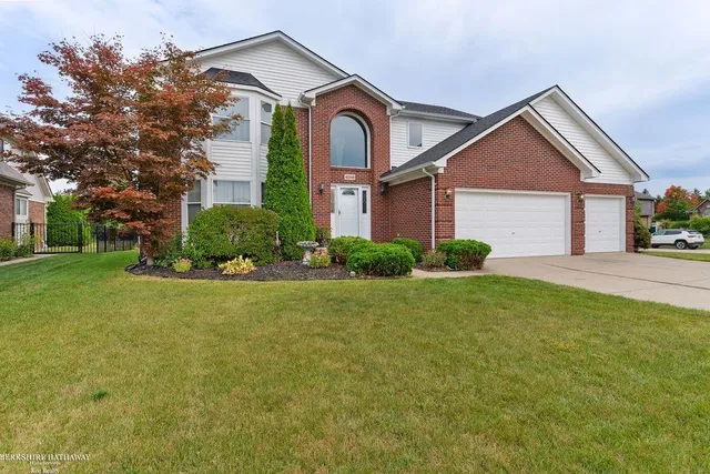 46568 Riverwoods Dr, Macomb, MI 48044