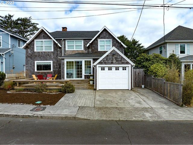 240 10th Ave, Seaside, OR 97138