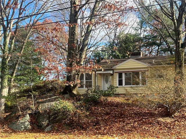 17 S  Forest Cir, West Haven, CT 06516