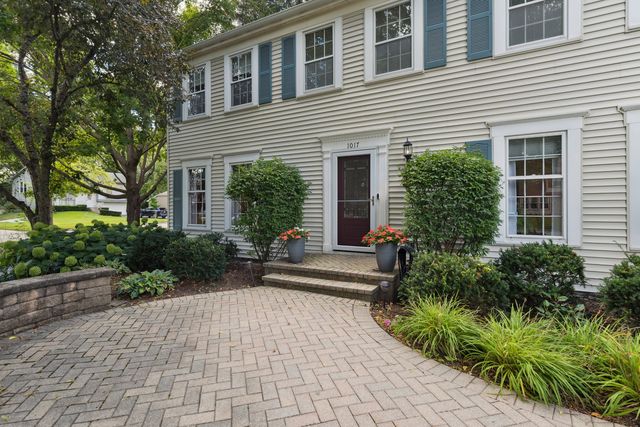 1017 Dawes St, Libertyville, IL 60048