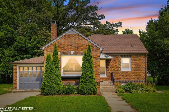 908 Elm St, Grinnell, IA 50112