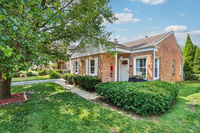 8328 Mango Ave, Morton Grove, IL 60053