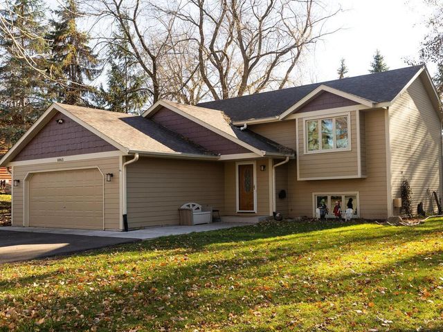 8863 212th St N, Forest Lake, MN 55025