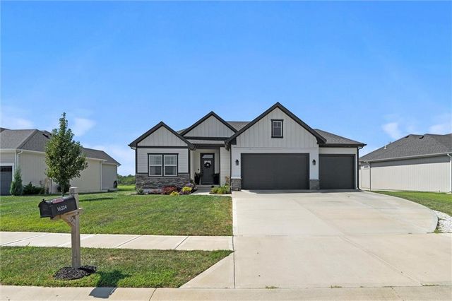 16324 Mustang St, Gardner, KS 66030