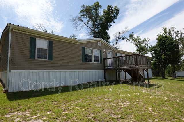 1211 Dwellings St, Alford, FL 32420