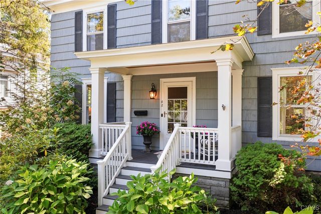 42 Leitch Ave, Skaneateles, NY 13152
