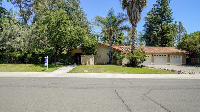 1517 Midway Dr, Woodland, CA 95695