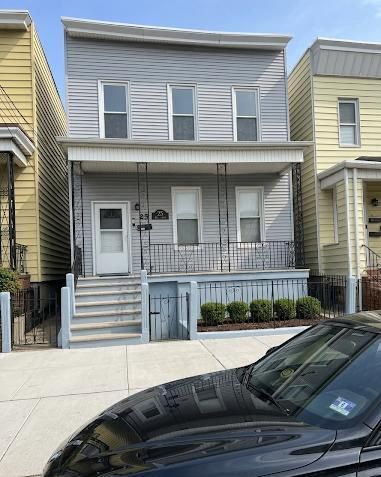 25 E  18th St #2, Bayonne, NJ 07002