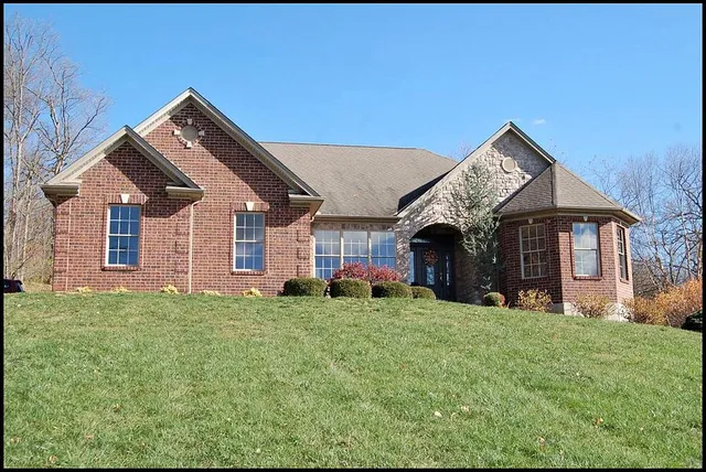 20082 Augusta Dr, Lawrenceburg, IN 47025