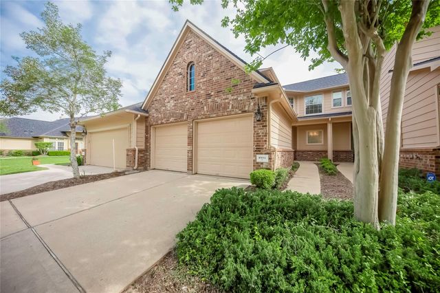 8951 Silent Willow Ln, Sugar Land, TX 77479