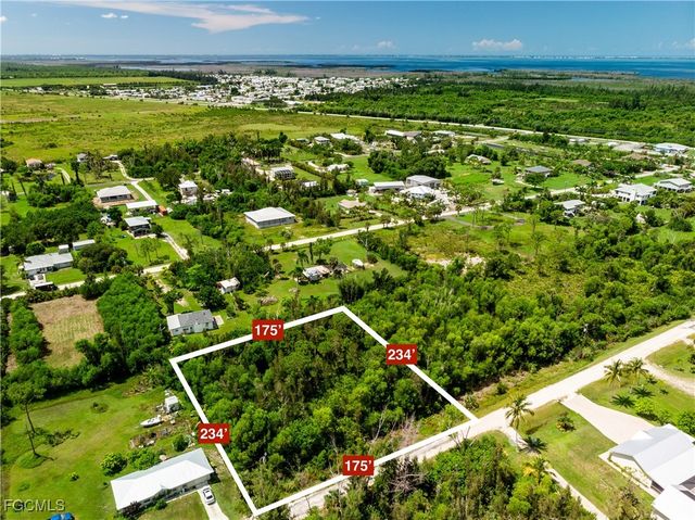 4549 Gulf Shore Rd, Saint James City, FL 33956