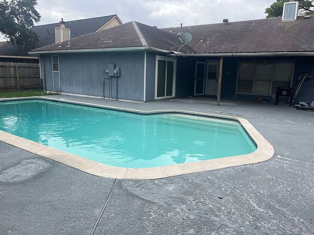 111 Ambershadow Dr, Houston, TX 77015