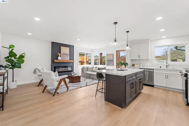 215 San Bernardino Ct, Bay Point, CA 94565