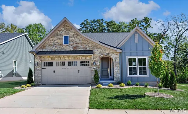 1 Sedonagates Manor Ct, Saint Louis, MO 63126