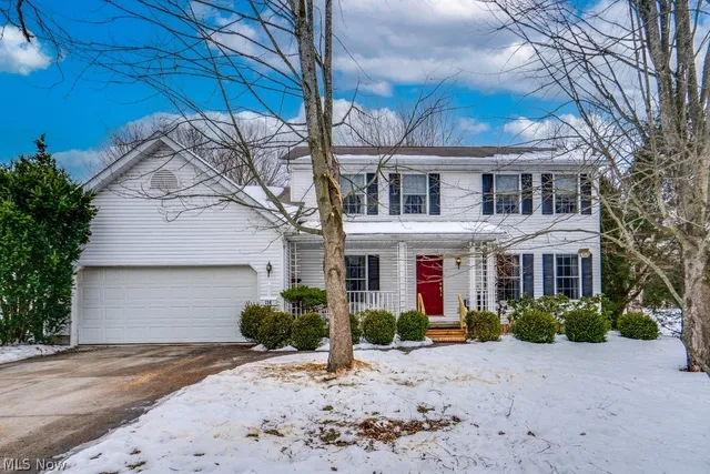 136 Taylor Rd, Barberton, OH 44203
