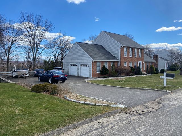 302 Neill Dr, Watertown, CT 06795