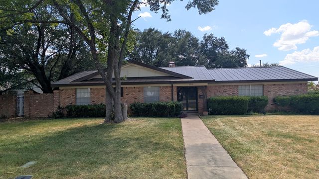 2808 Mount Carmel Dr, Waco, TX 76710