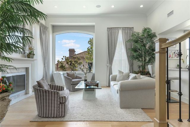 11805 Henley Ln, Los Angeles, CA 90077