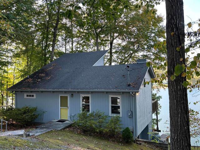 328 Lakewind Dr S, Piney Flats, TN 37686