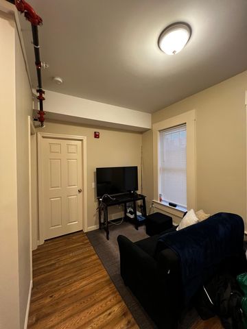 8 Atkinson St #102, Dover, NH 03820