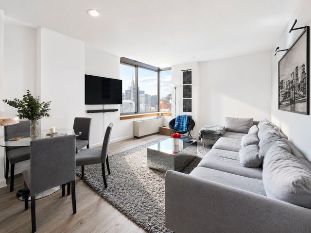 35 W  33rd St #34C, New York, NY 10001
