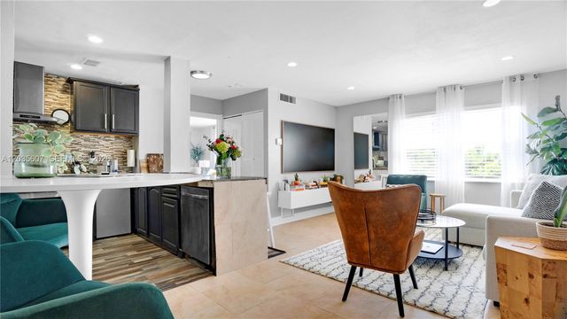 7925 Carlyle Ave #403, Miami Beach, FL 33141