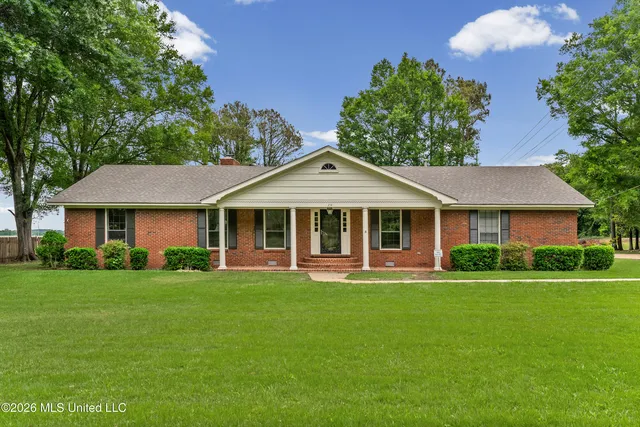 215 Terry Ave, Crenshaw, MS 38621