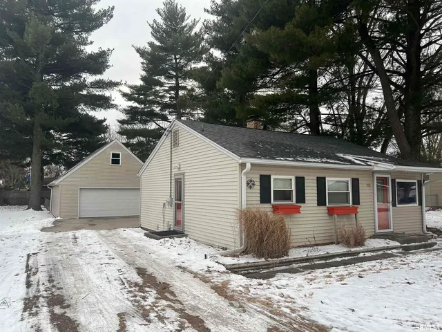 212 E  Sheridan St, Manito, IL 61546