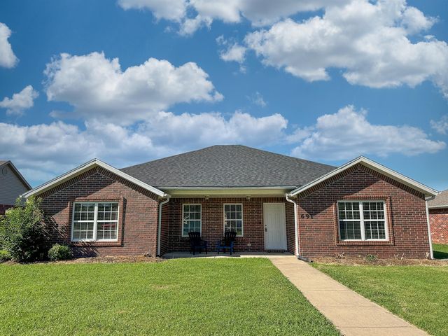 691 N  Meadowlands Dr, Fayetteville, AR 72704