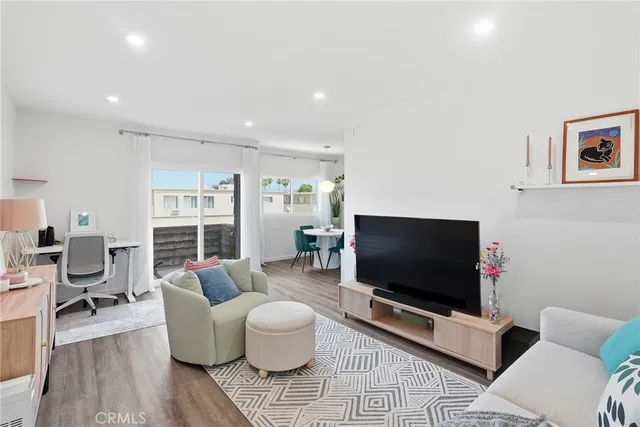 5414 Newcastle Ave #50, Encino, CA 91316