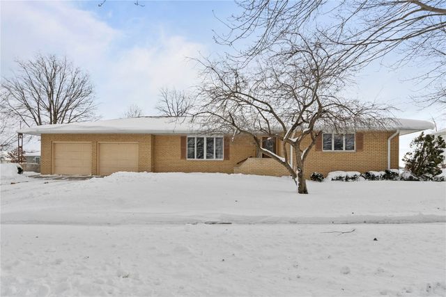 403 8th Ave, Clarence, IA 52216