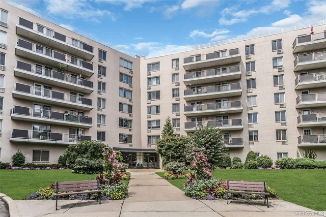 135 Post Avenue #6B, Westbury, NY 11590