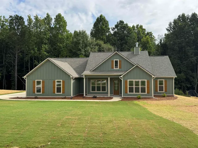 153 Hunters Chase Ct, Eatonton, GA 31024