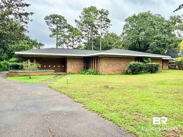605 Cumberland Rd E, Mobile, AL 36608