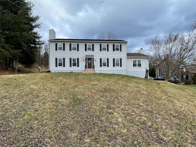 93 Stowe Drive, Poughquag, NY 12570