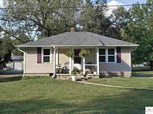 911 E  Augusta St, Clinton, MO 64735
