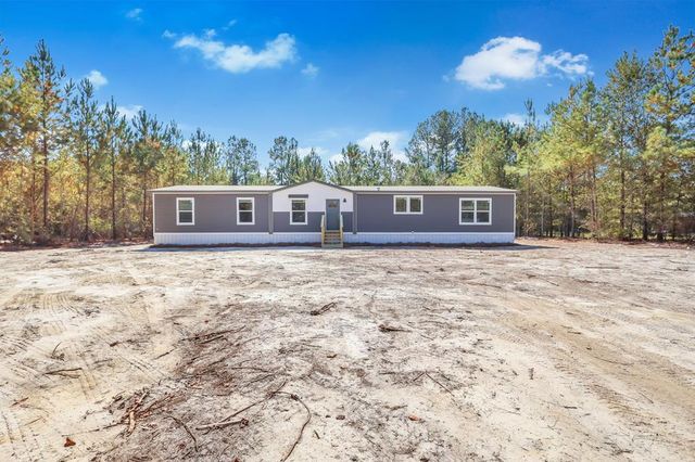 2657 Bay Rd, Blackshear, GA 31516