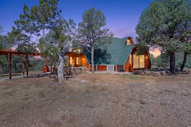 61 Coyote Rd, Las Vegas, NM 87701