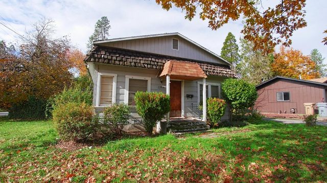 1202 NW Hawthorne Ave, Grants Pass, OR 97526