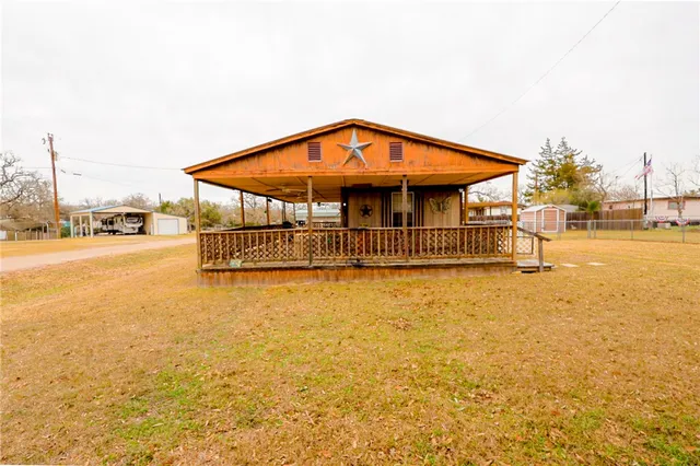 301 Glennwood Cir, Somerville, TX 77879
