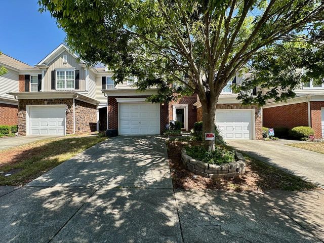 8318 Pilots View Dr, Raleigh, NC 27617
