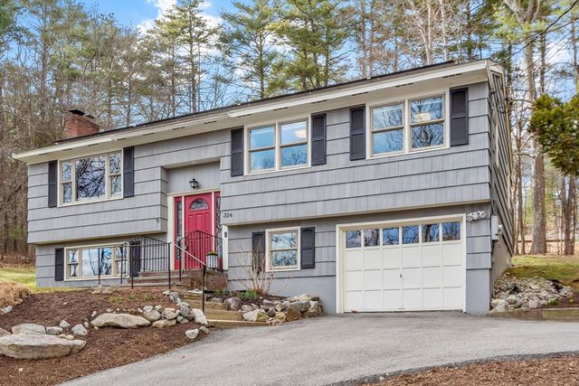 324 W  Acton Rd, Stow, MA 01775