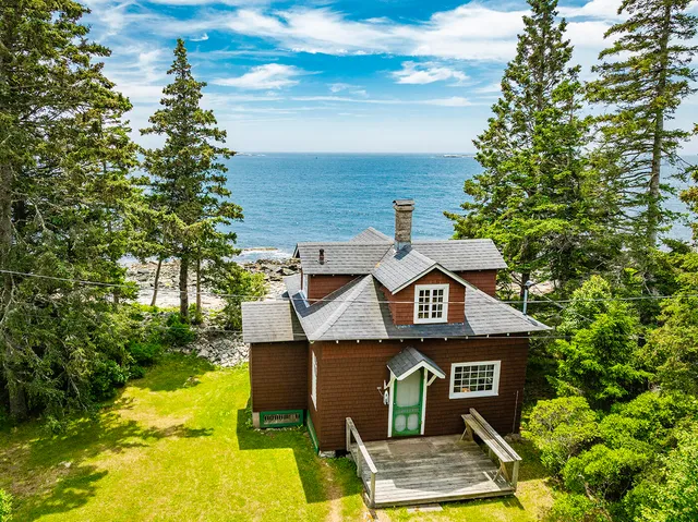 31 Gardner Lane, Saint George, ME 04860